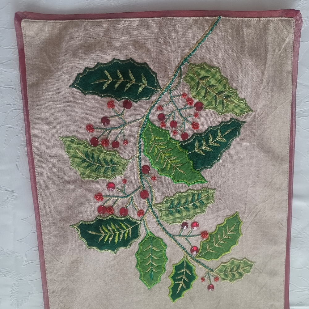 BELLA LUX HOLIDAY TABLE RUNNER NWT 13"X 72" - Picture 6 of 12